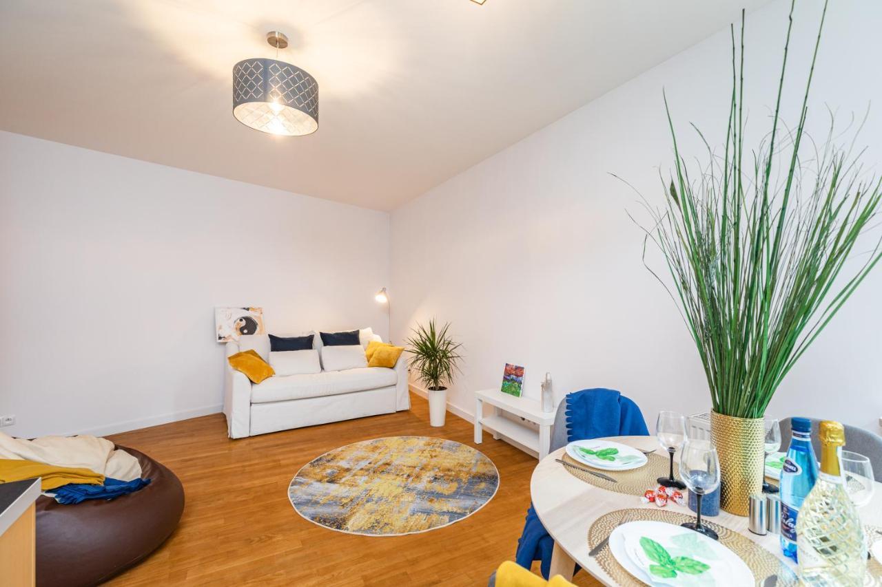 Appartamento Superapart Wilanowska 7, "Pet-Friendly With Elevator & Parking" Varsavia Esterno foto