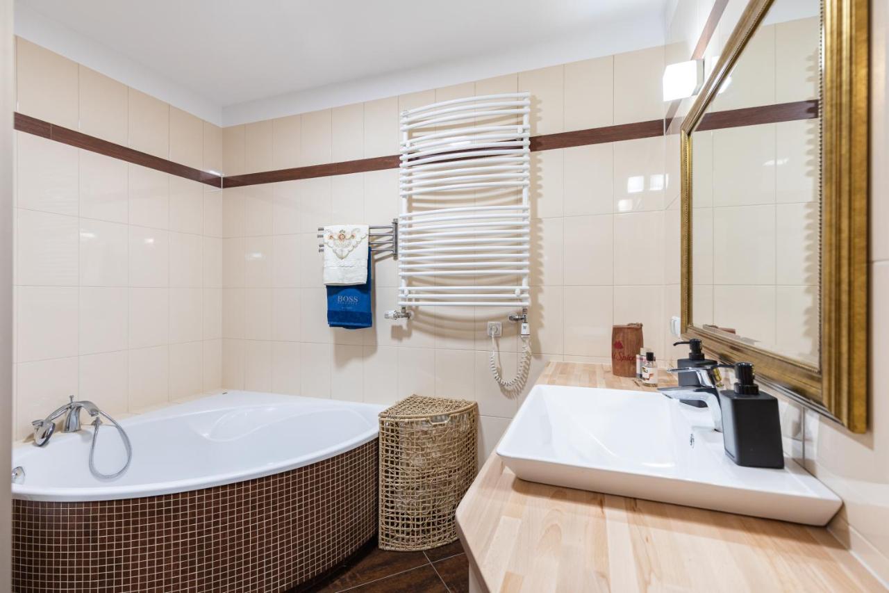 Appartamento Superapart Wilanowska 7, "Pet-Friendly With Elevator & Parking" Varsavia Esterno foto